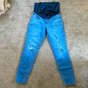 Signature Levi Strauss Maternity Skinny Jean with over the belly.